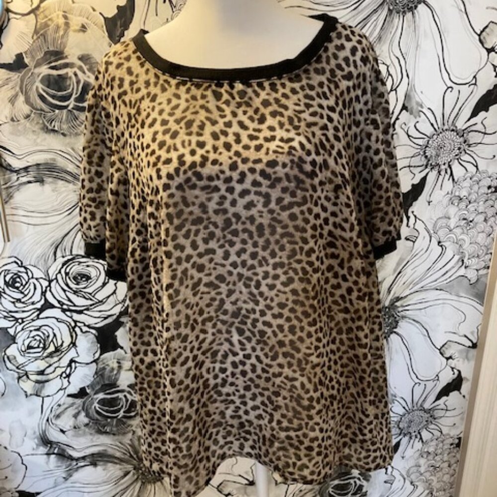 TORRID Women's Blouse Top Black and Tan Leopard Print Black Trim SIZE 2